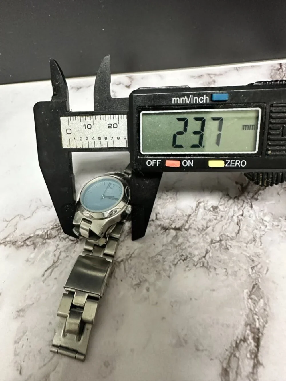 Timex Indiglo Watch Women Silver Tone Blue Dial Date Flawed bracelet Works